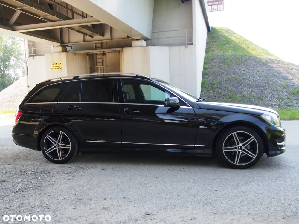 Mercedes-Benz Klasa C 220 CDI DPF (BlueEFFICIENCY) 7G-TRONIC Avantgarde - 4