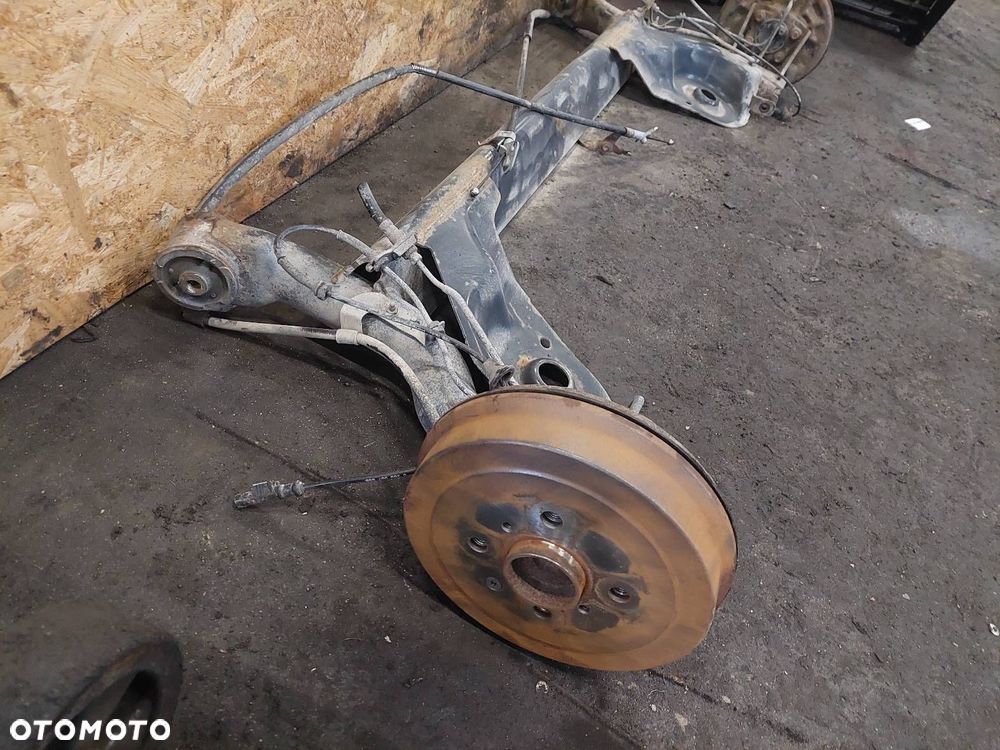 BELKA OŚ ZAWIESZENIA TYŁ BĘBNY Z ABS CITROEN C1 I PEUGEOT 107 AYGO - 4