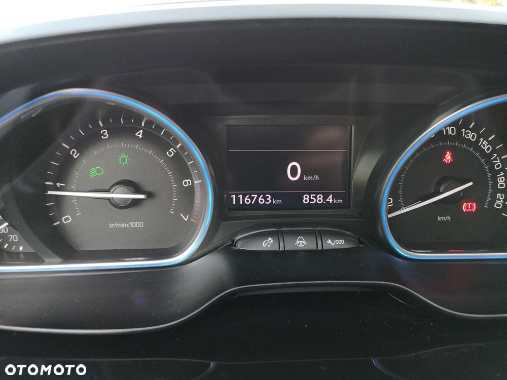 Peugeot 2008 - 8