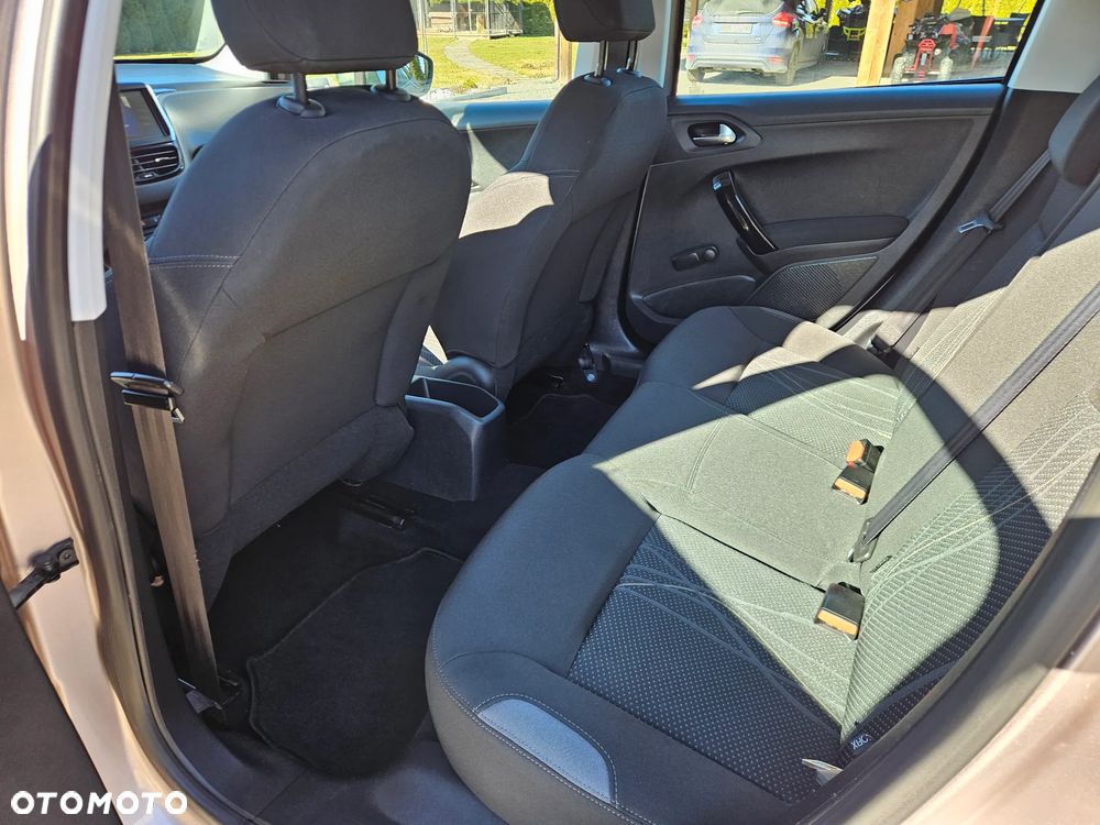 Peugeot 208 82 PureTech Style - 8