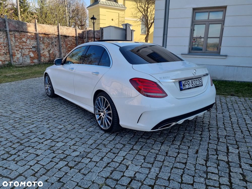 Mercedes-Benz Klasa C 300 9G-TRONIC - 3
