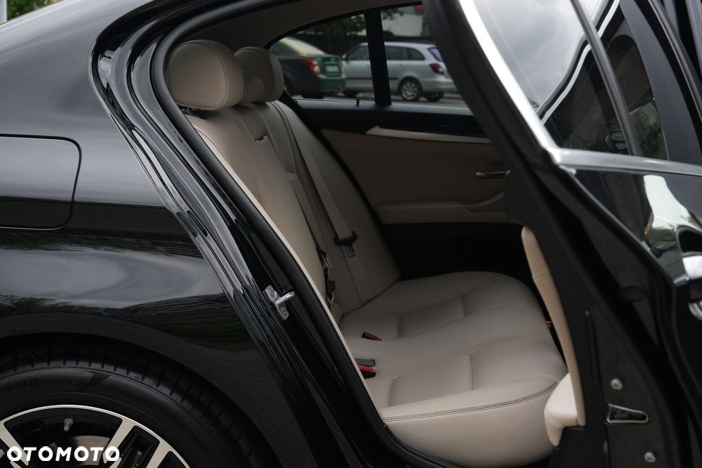 BMW Seria 5 518d - 34