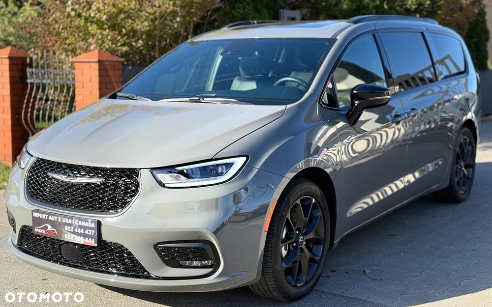 Chrysler Pacifica - 2