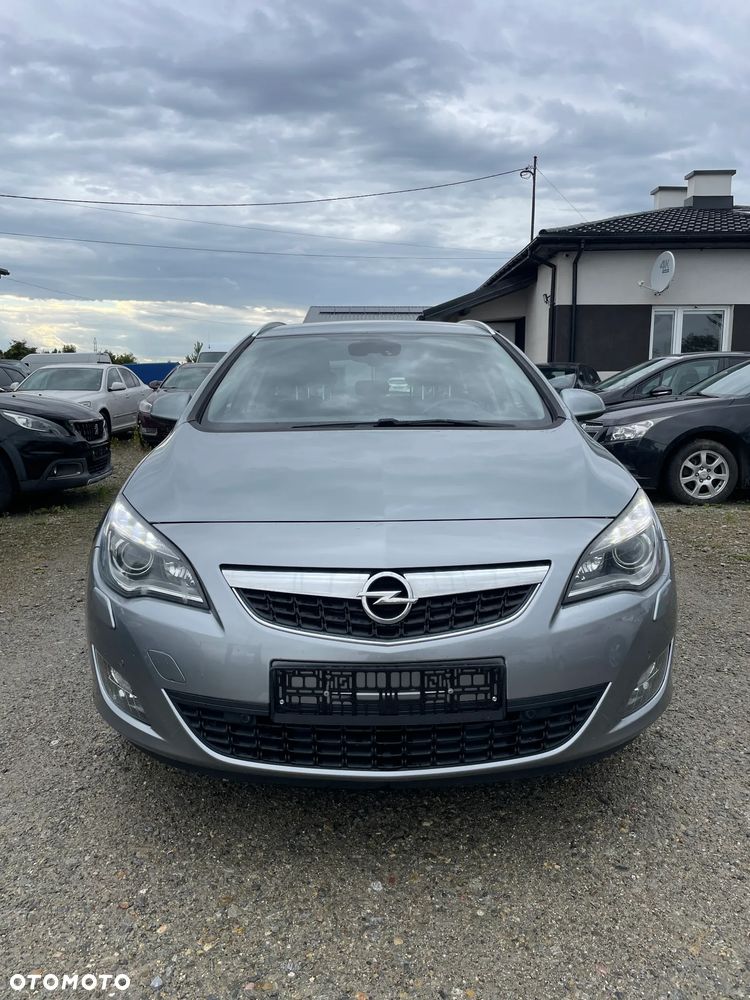 Opel Astra 2012 photo 2