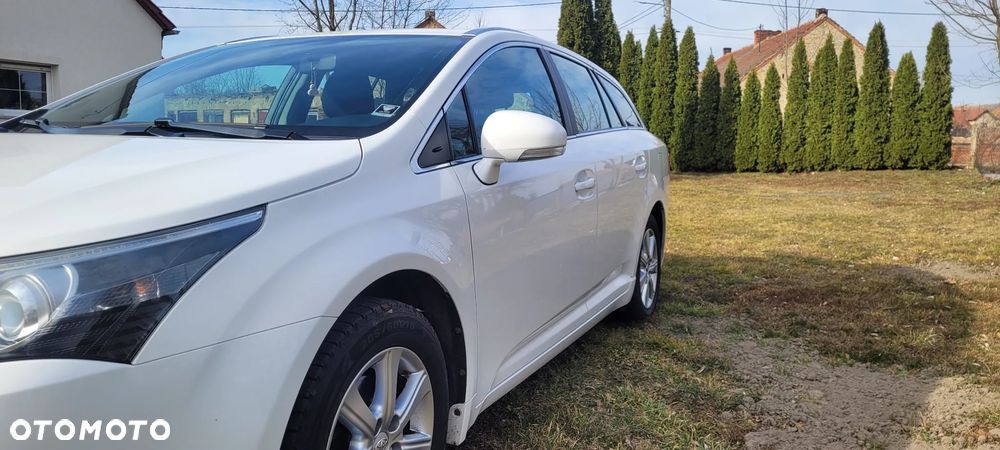 Toyota Avensis 1.6 Active - 9