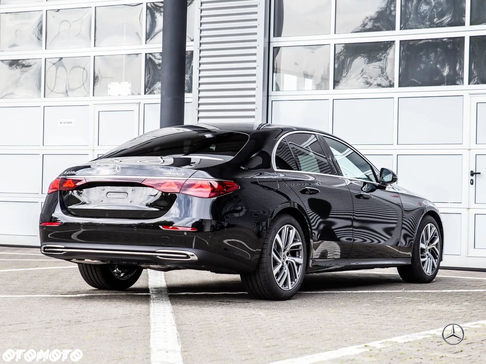 Mercedes-Benz Klasa E 220 d mHEV 4-Matic Avantgarde 9G-Tronic - 6