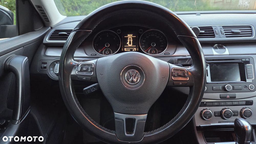 Volkswagen Passat 2.0 TDI Comfortline DSG - 8