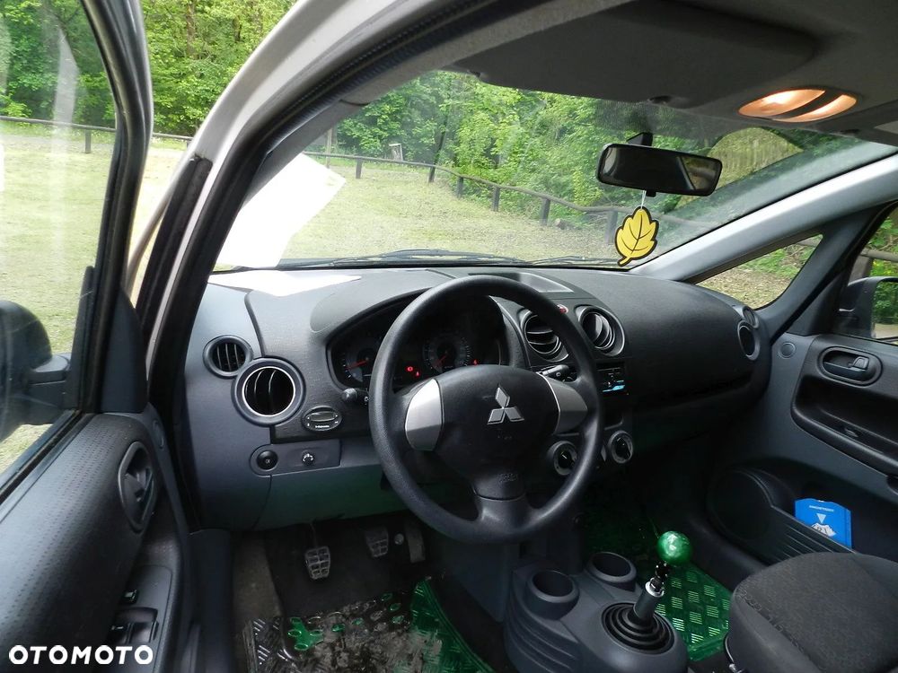 Mitsubishi Colt - 10
