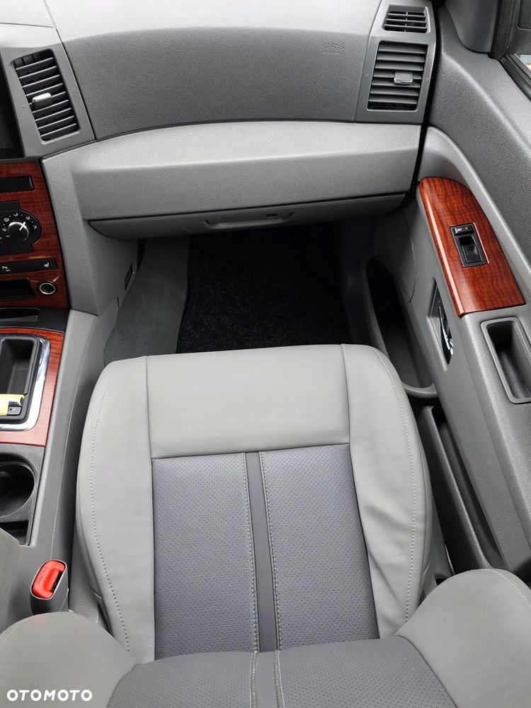 Jeep Grand Cherokee - 17