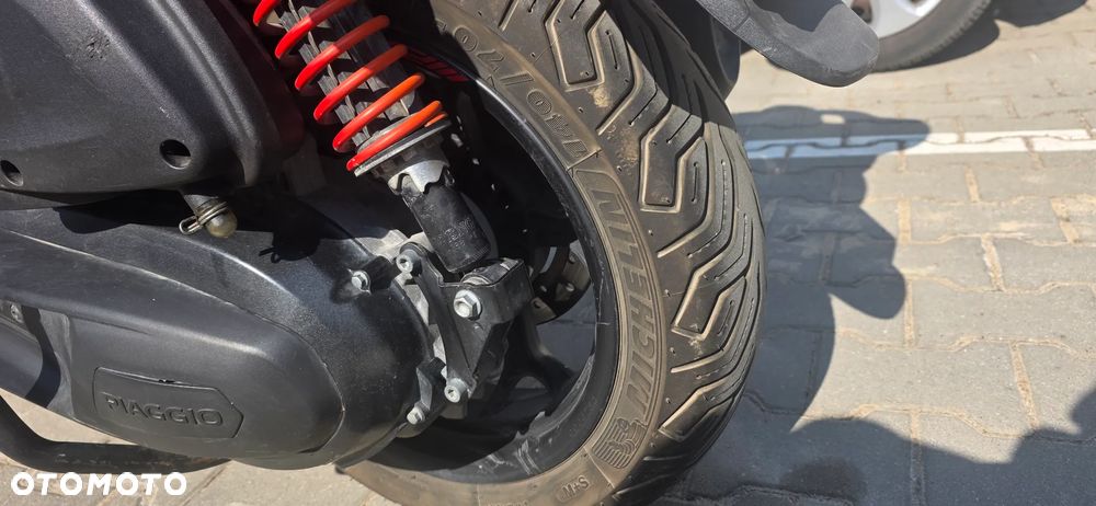 Piaggio MP-3 - 8