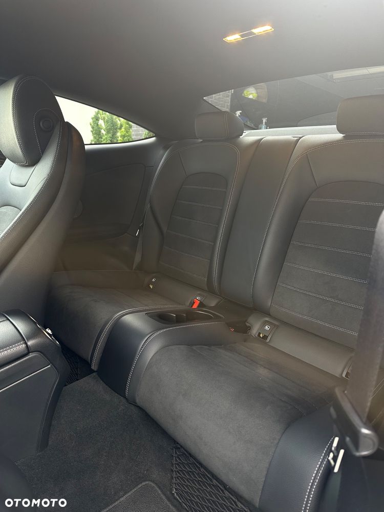 Mercedes-Benz Klasa C 300 9G-TRONIC - 19