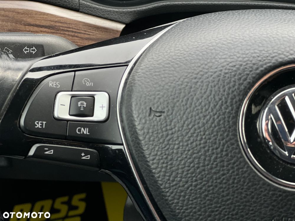 Volkswagen Passat - 14