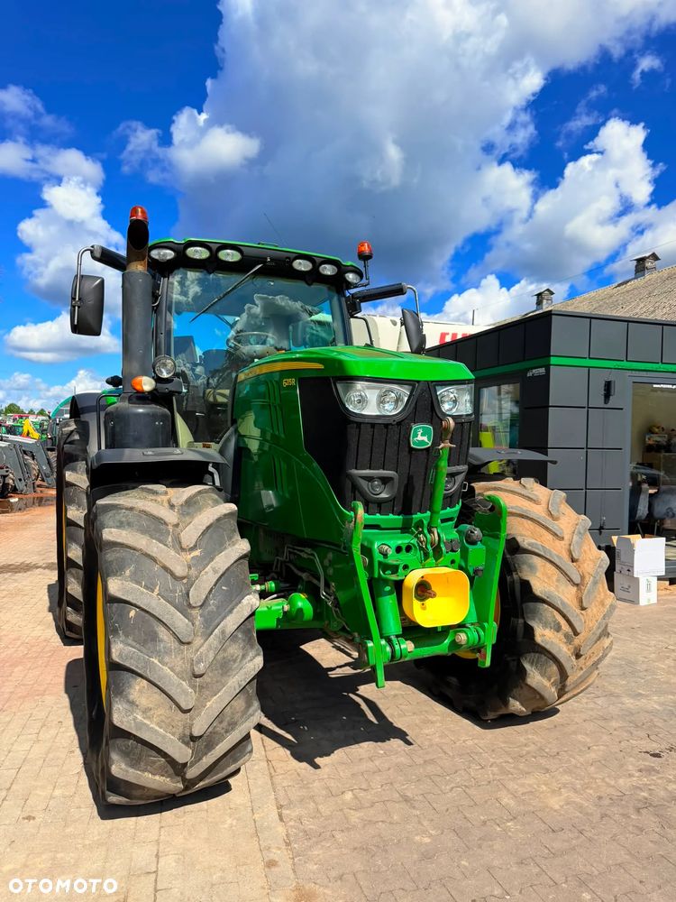 John Deere 6215R - 11