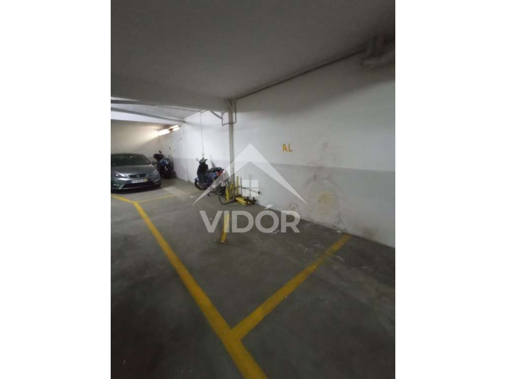 Garagem na Rua Bernardim Ribeiro Nº 178 - Circunvalação - Grande imagem: 3/3