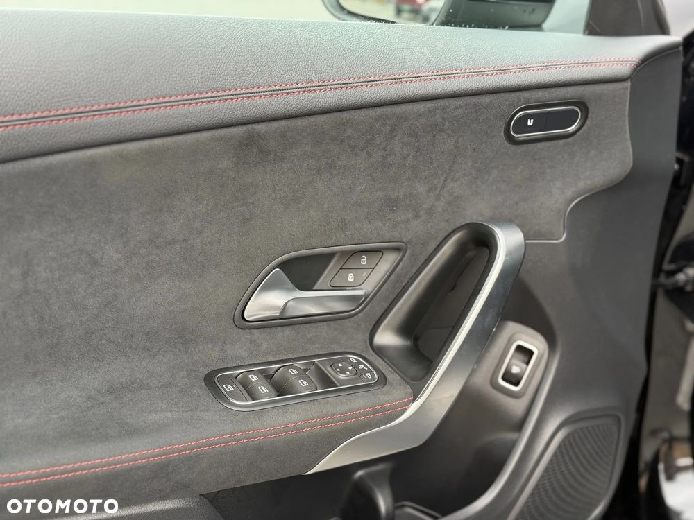 Mercedes-Benz CLA 200 7G-DCT AMG Line - 10
