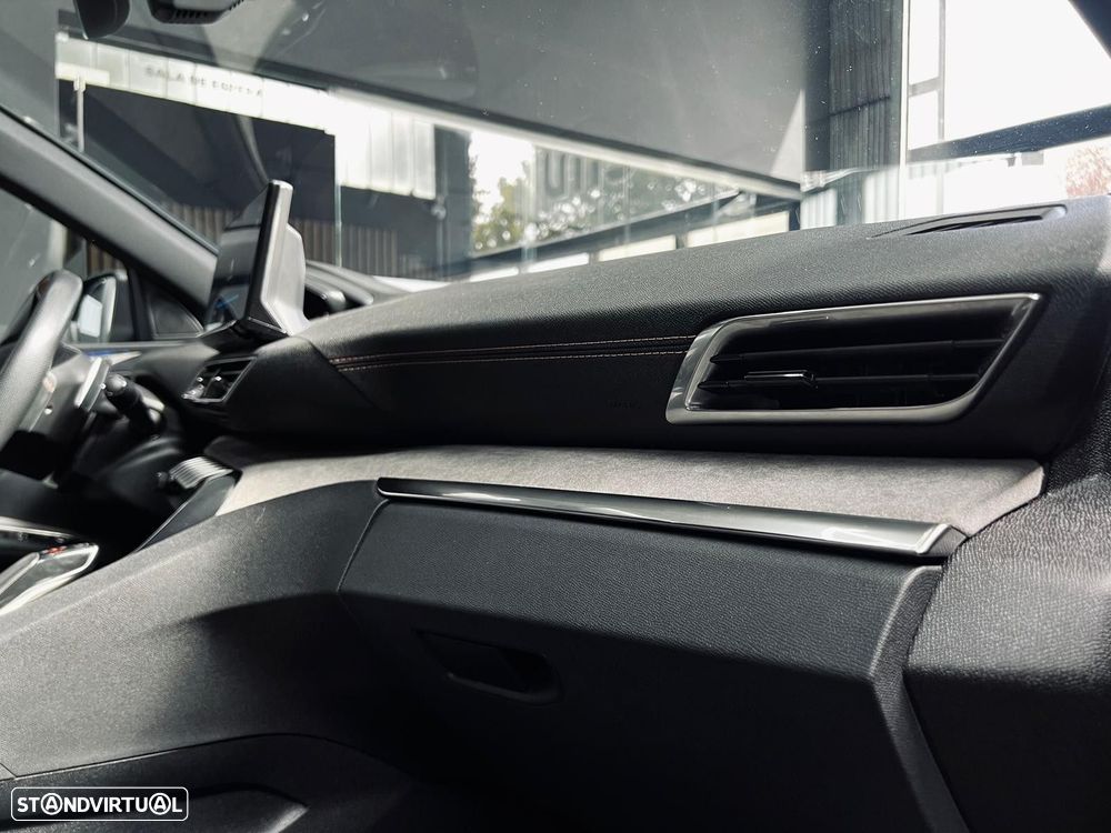 Peugeot 3008 1.5 BlueHDi GT EAT8 - 42