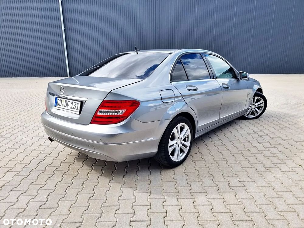 Mercedes-Benz Klasa C 180 BlueEFFICIENCY Elegance - 10