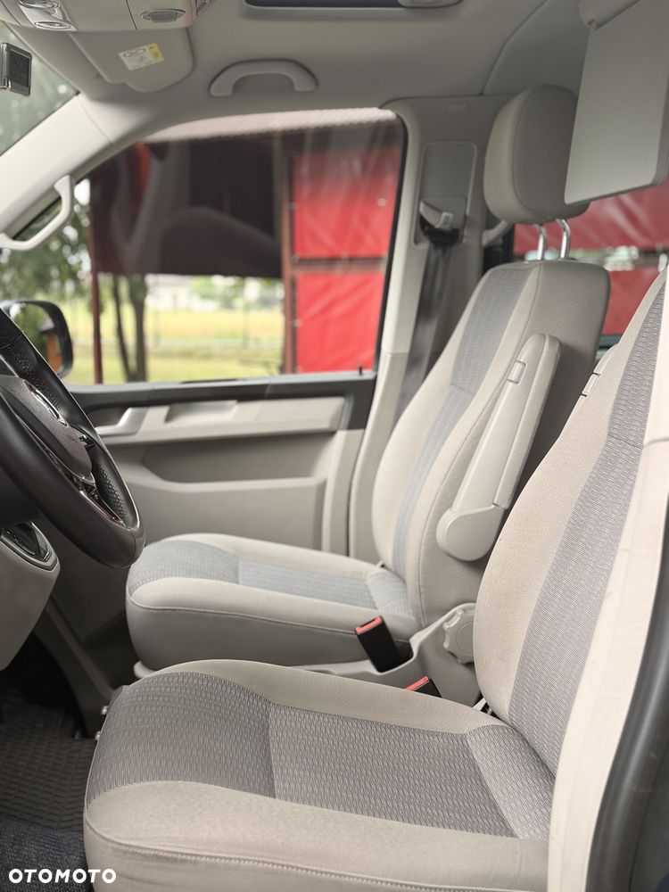Volkswagen Caravelle - 11