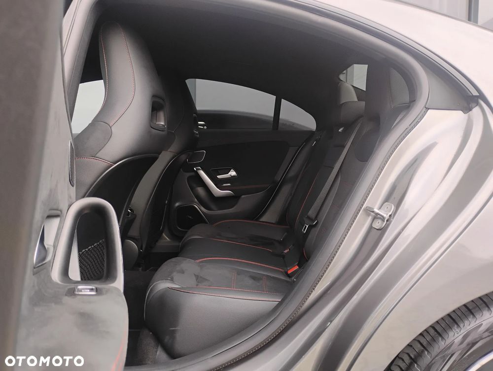 Mercedes-Benz CLA 200 AMG Line 7G-DCT - 15