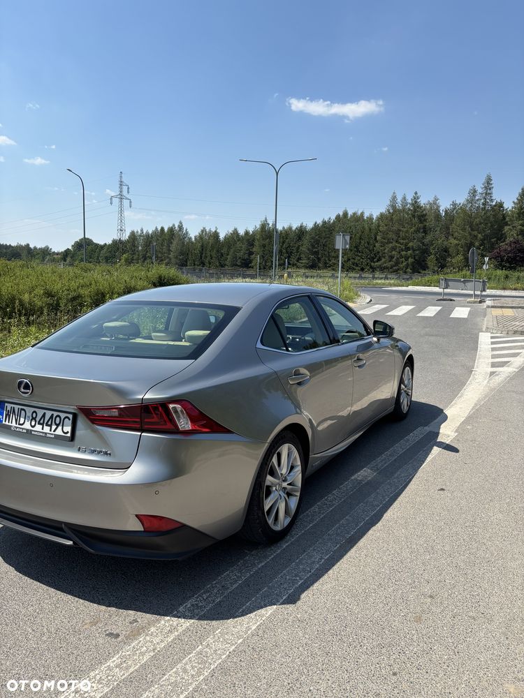 Lexus IS 300h Prestige - 10