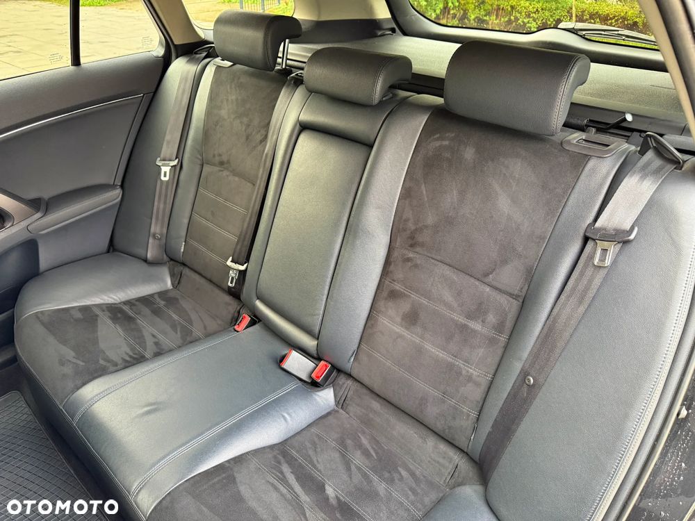 Toyota Avensis 1.8 Premium EU5 - 26