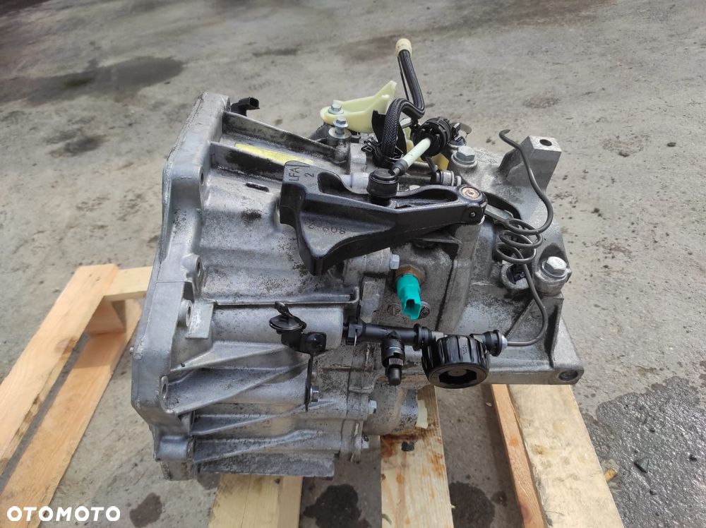 SKRZYNIA BIEGÓW RENAULT  1.6 DCI BVM6 8200667177 8107 - 1