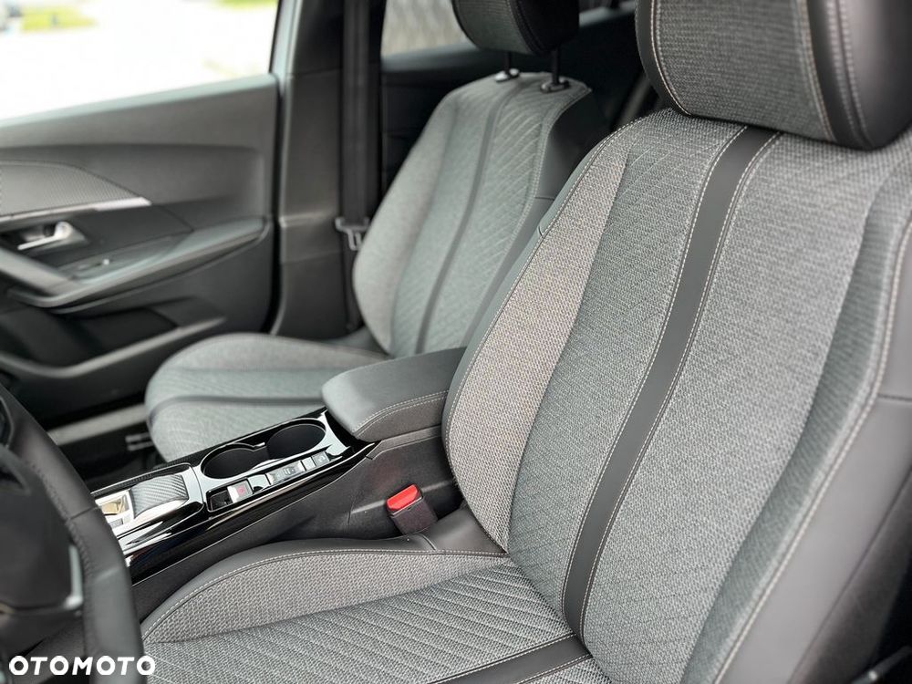 Peugeot 2008 - 11