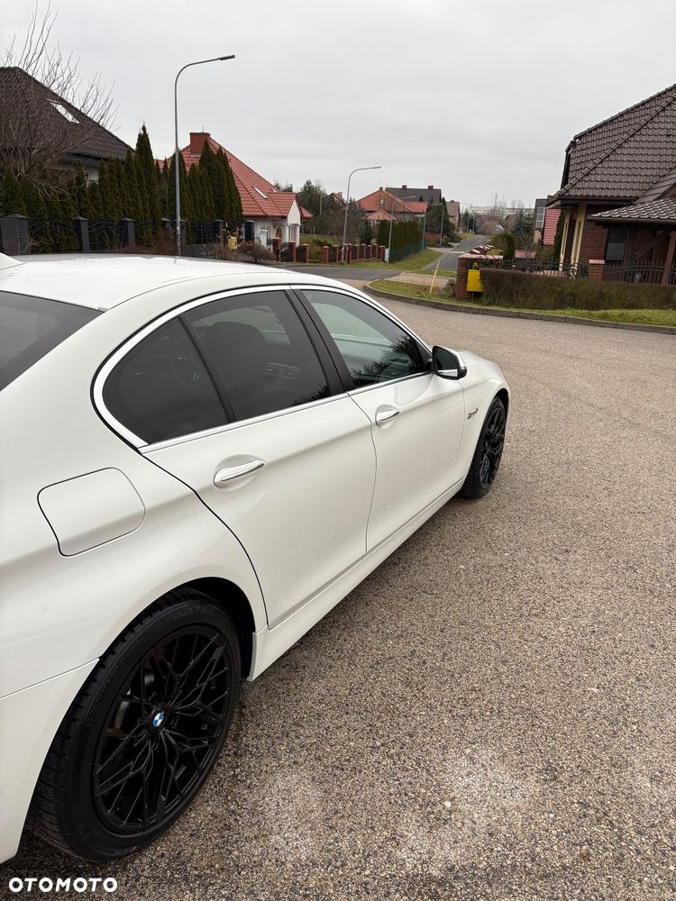 BMW Seria 5 518d - 11