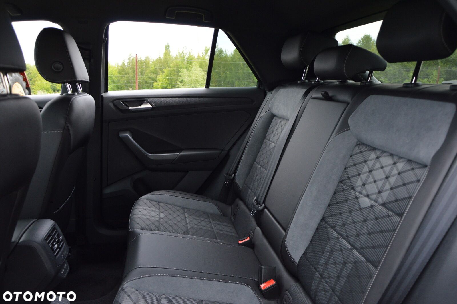 Volkswagen T-Roc - 19