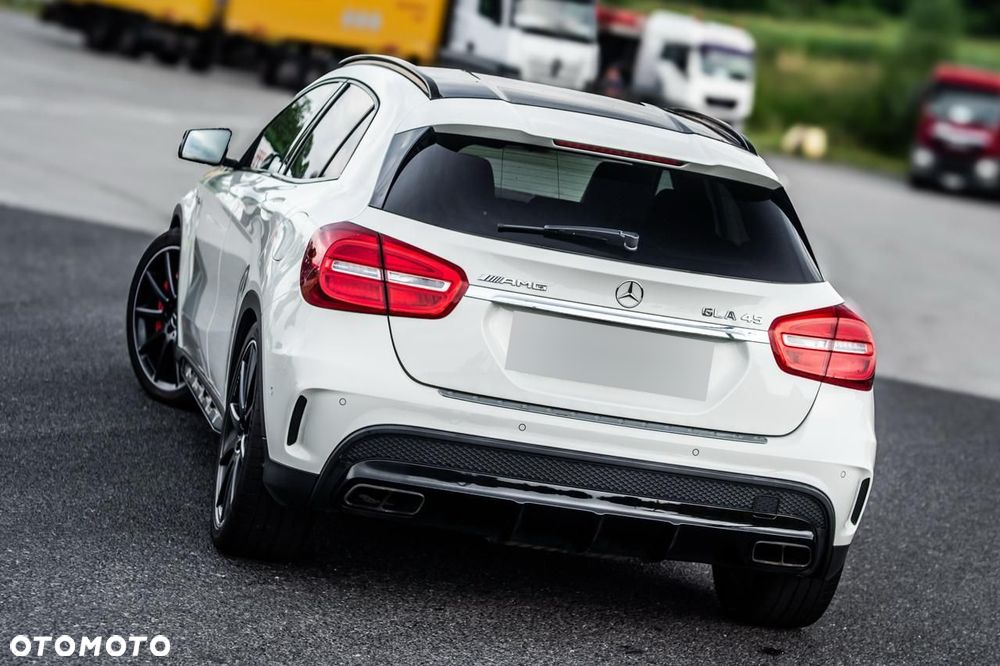 Mercedes-Benz GLA - 8