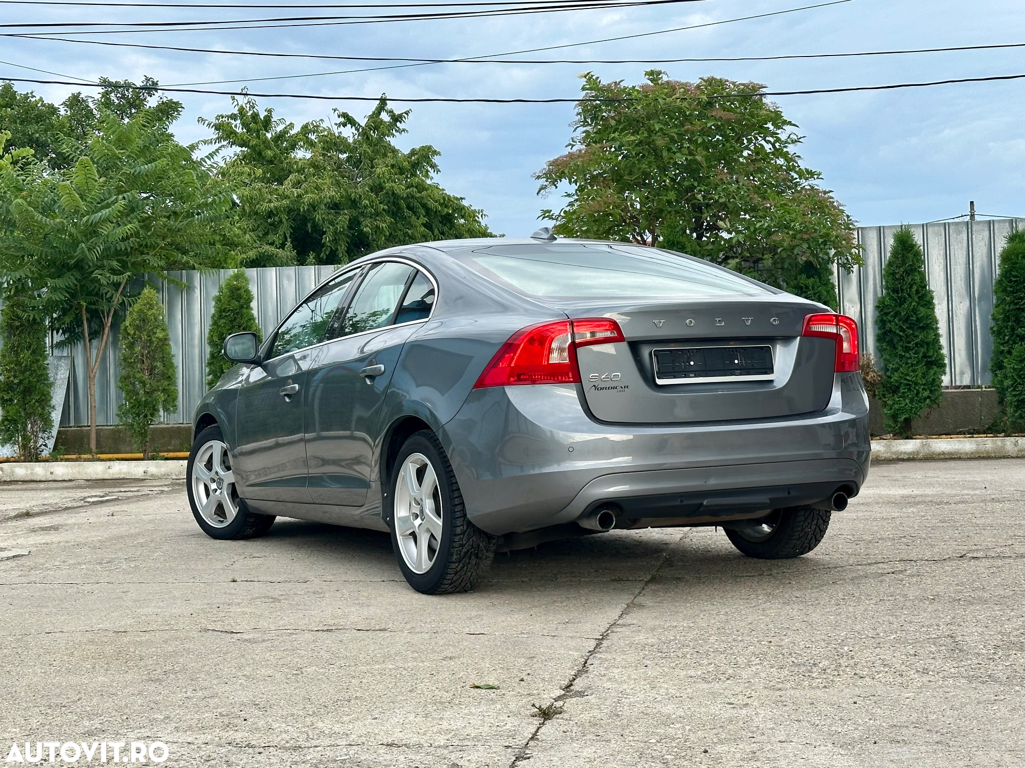 Volvo S60 T3 Powershift Kinetic - 4
