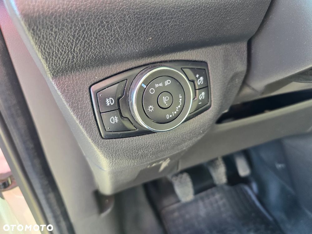 Ford Transit Courier - 11