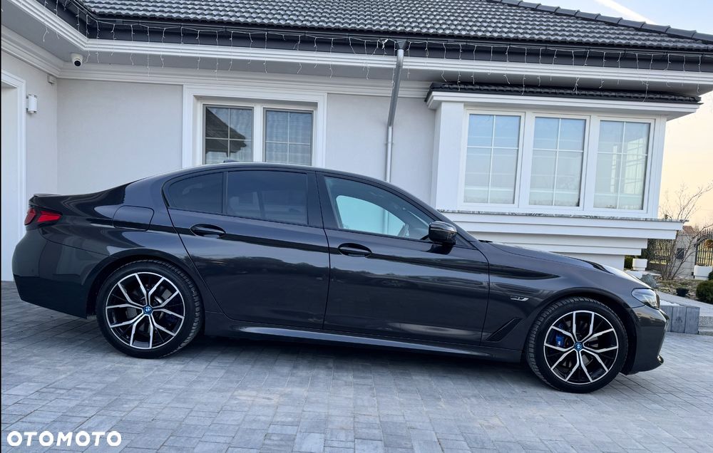 BMW Seria 5 530e xDrive M Sport Edition - 1