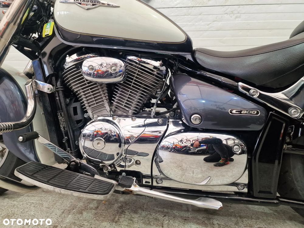 Suzuki VL 800 Volusia - 11