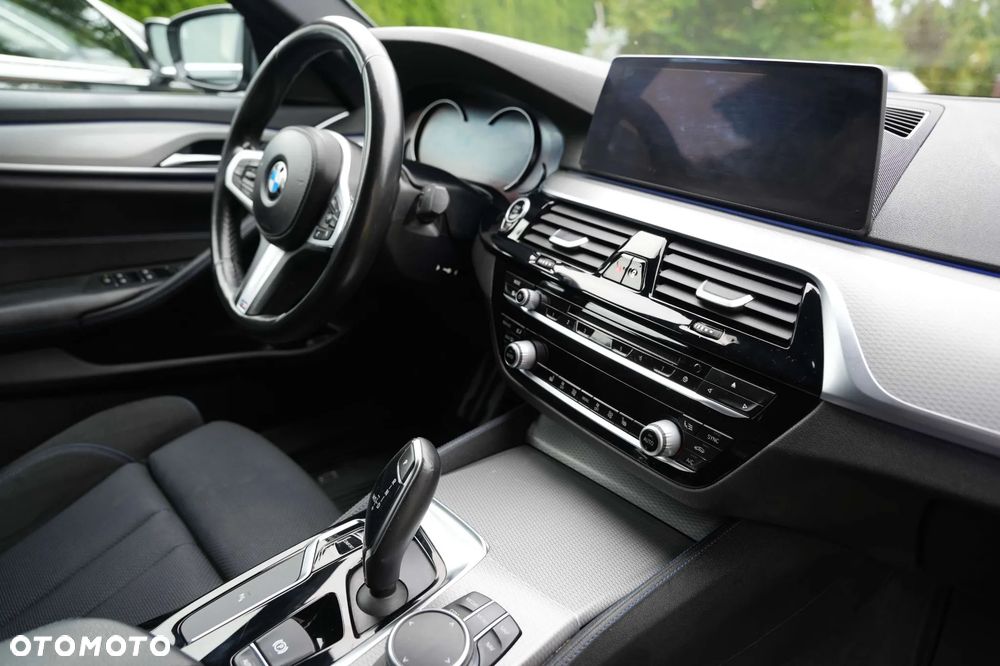 BMW Seria 5 520d xDrive - 21