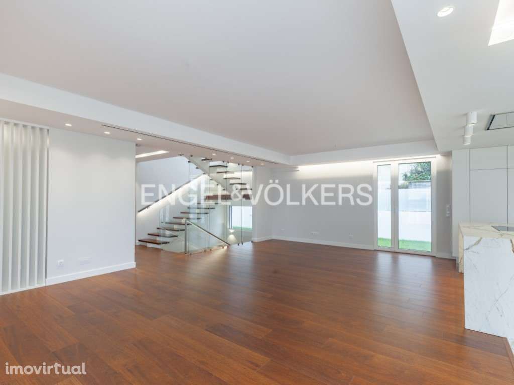 Luxuosa Moradia de 7 assoalhadas a 5minutos da Praia - Grande imagem: 5/53