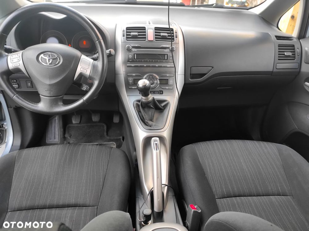 Toyota Auris - 11
