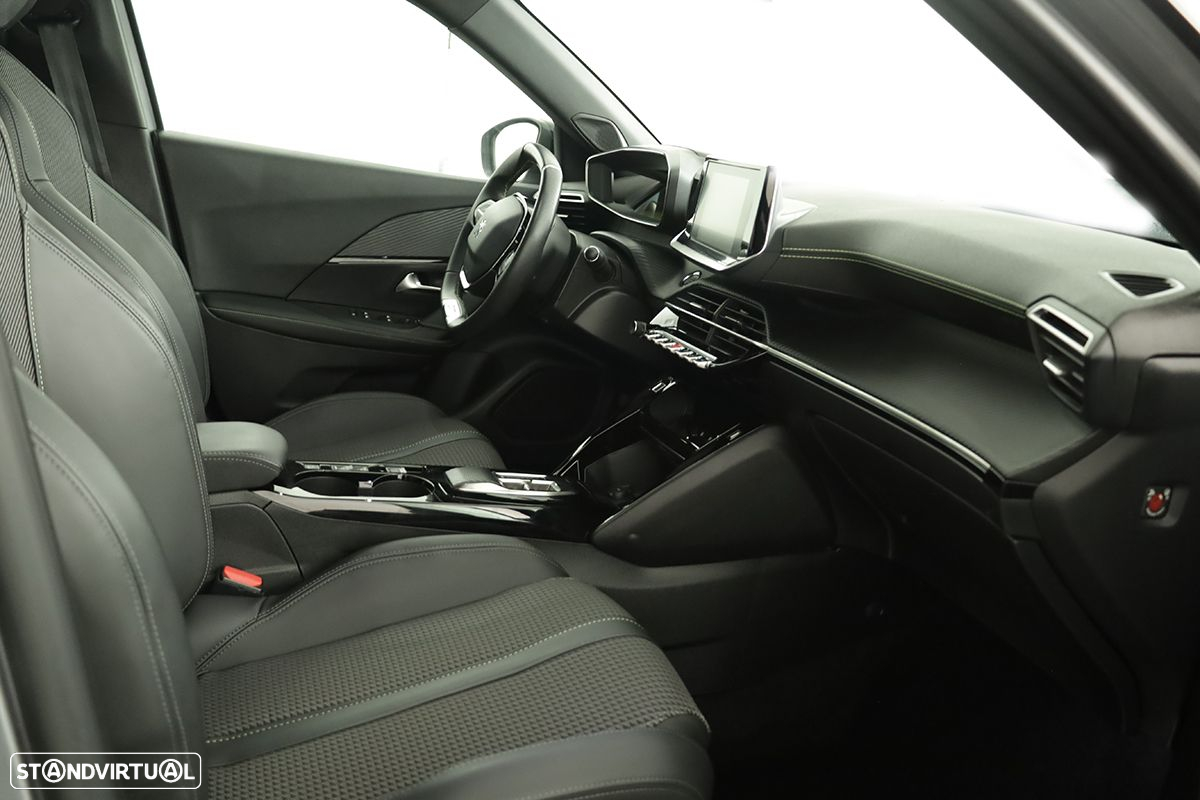 Peugeot e-2008 50 kWh GT - 24