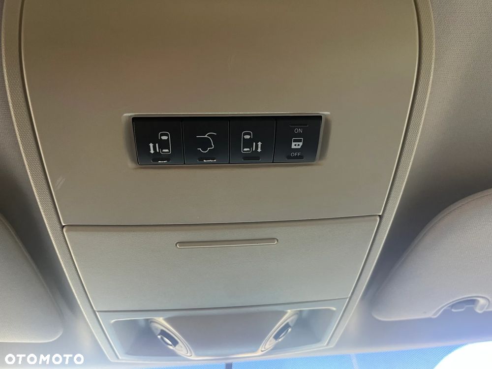 Chrysler Town & Country 3.6 Limited - 23