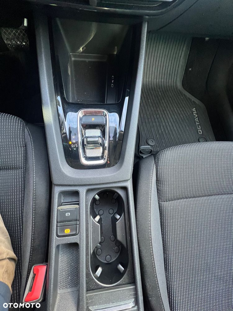 Skoda Octavia 2.0 TDI Ambition DSG - 8