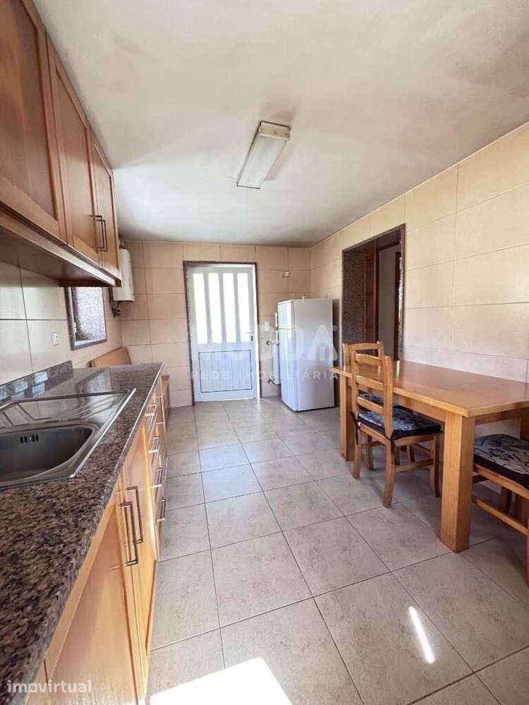 Moradia de 2 Pisos – Excelente Oportunidade em Romariz, Santa Maria da - Grande imagem: 4/39