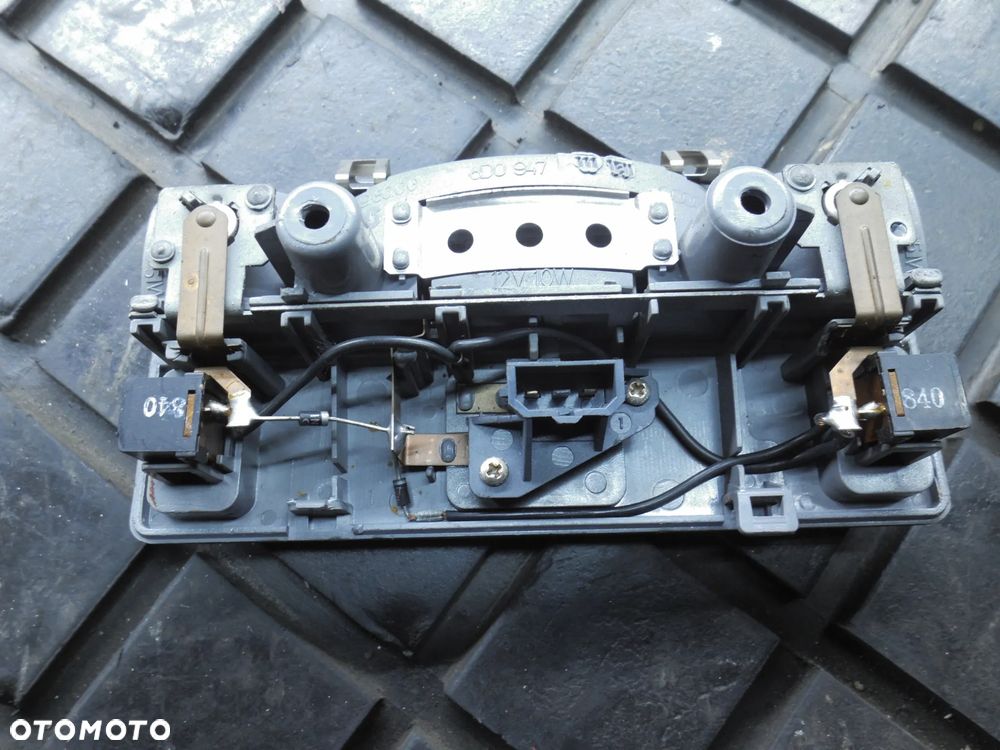 LAMPKA PODSUFITKI AUDI A3 8L 8D0947111 - 3