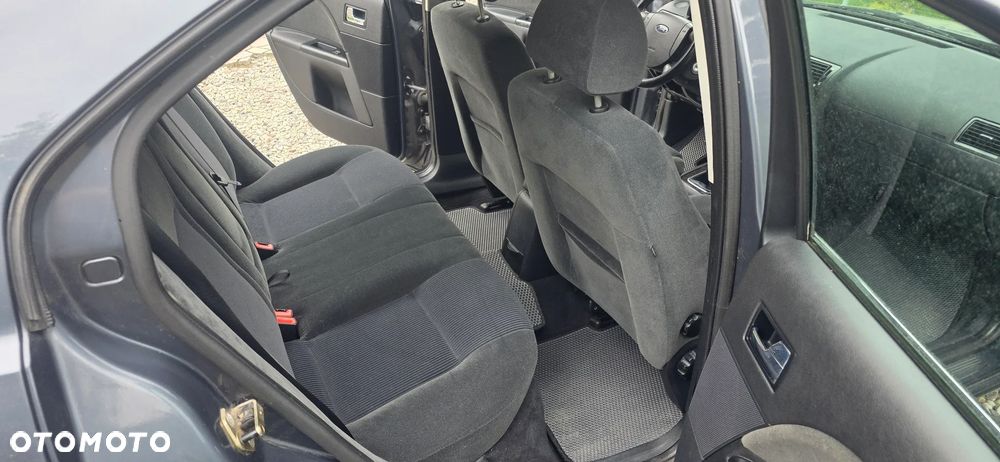 Ford Mondeo 2.5 V6 Ghia - 11
