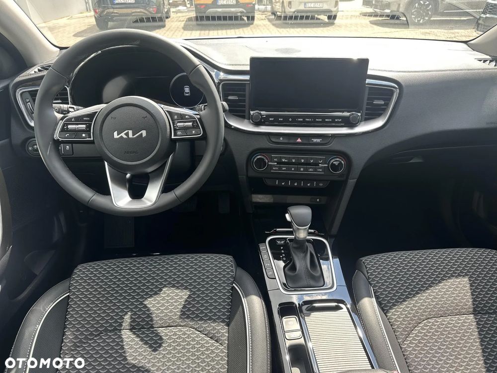 Kia XCeed 1.5 T-GDI Business Line DCT - 13