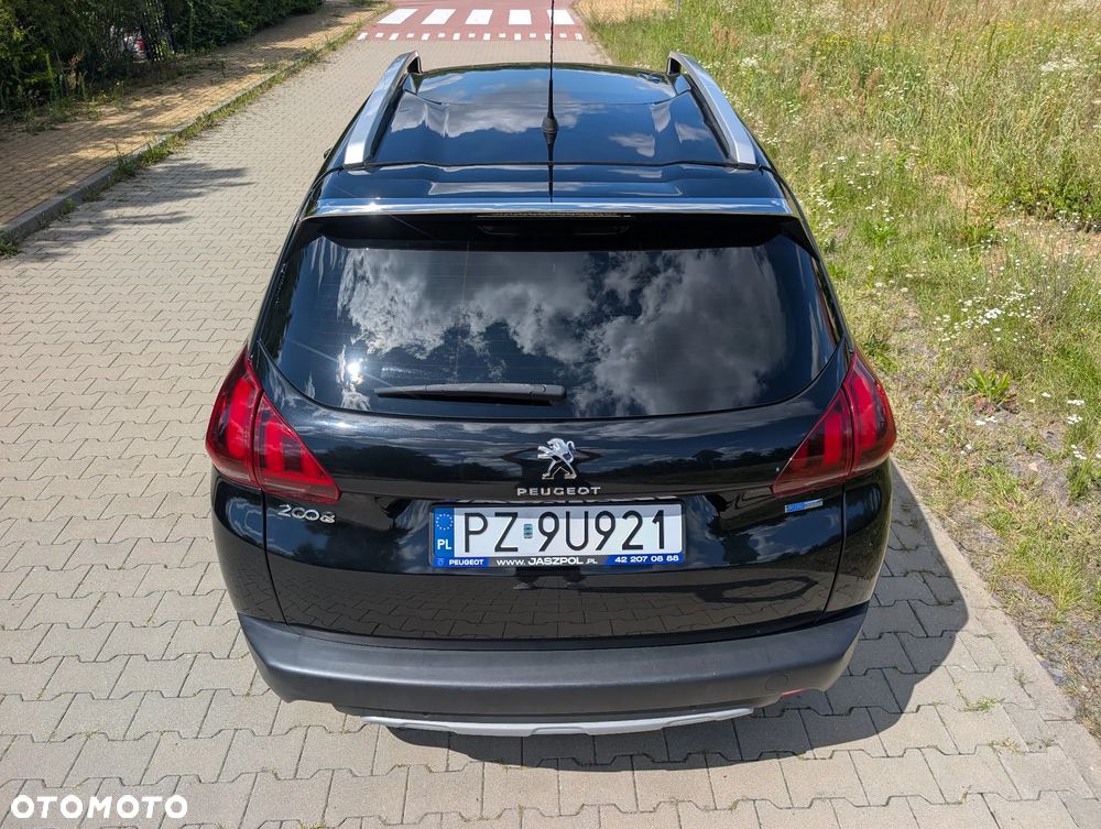 Peugeot 2008 1.2 Pure Tech Allure S&S - 16