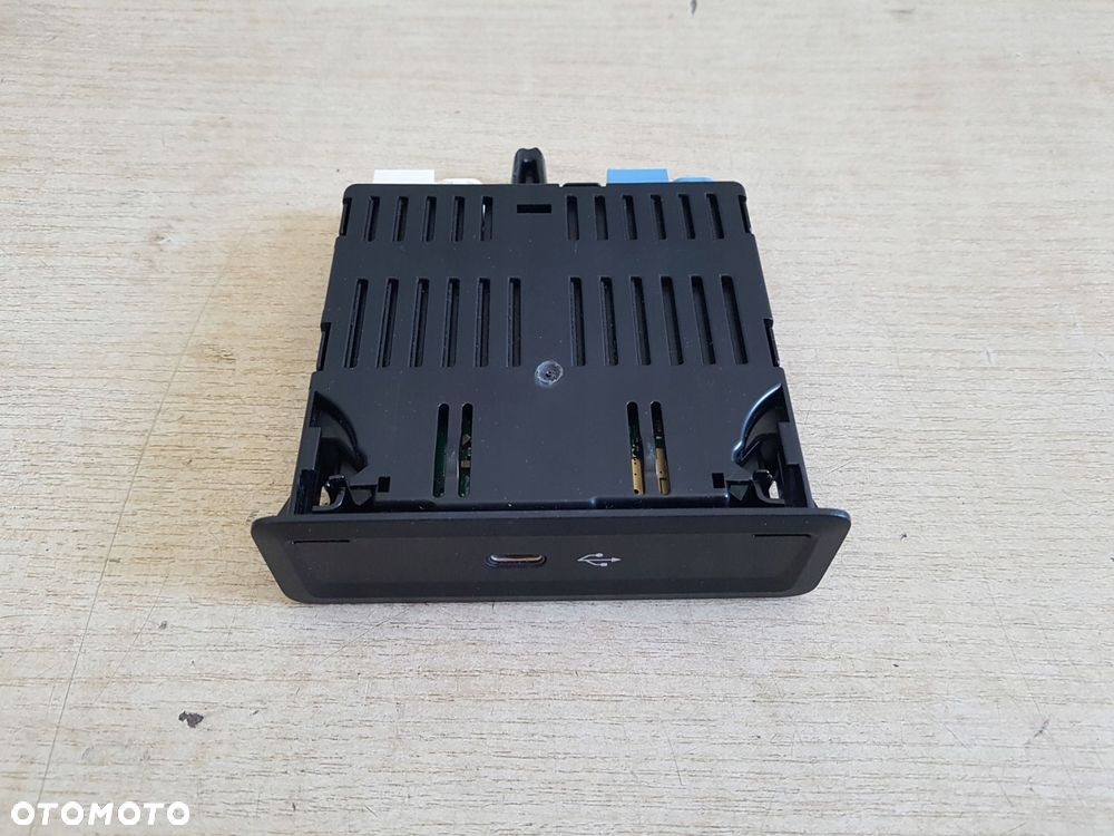 mercedes moduł gniazdo usb a1678202103 - 1