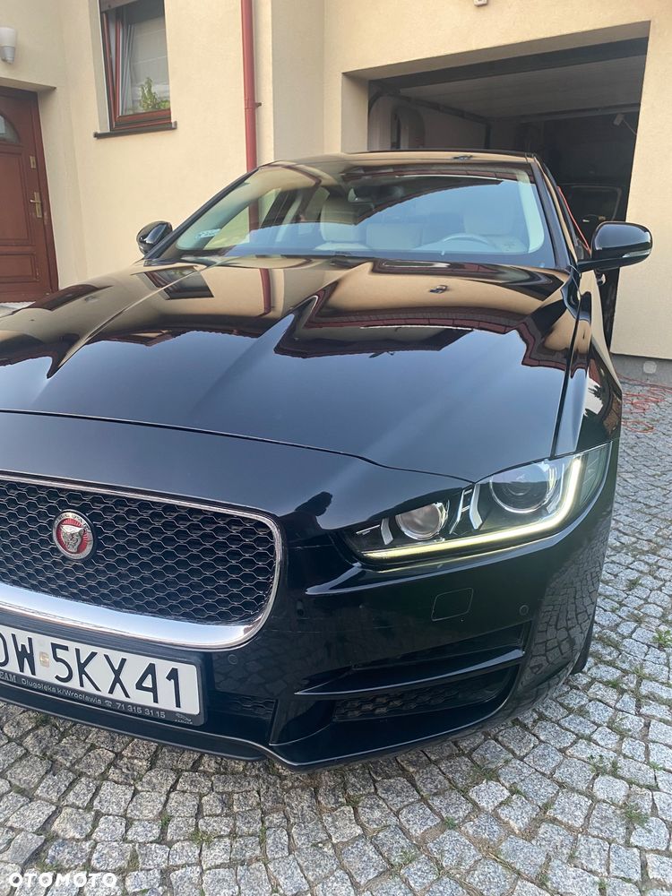 Jaguar XE 2.0 T Prestige - 16