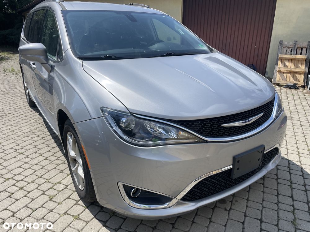 Chrysler Pacifica - 18