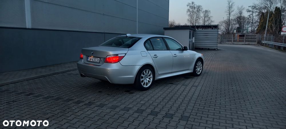 BMW Seria 5 525xi - 2