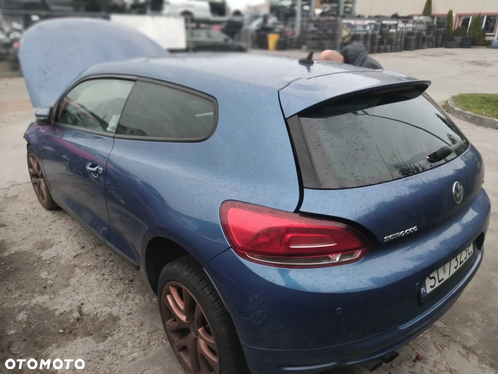 VW Scirocco z silnikiem 1,4 TSI Ozn. CAVD i skrzynią manualną 6 b ozn. KWB lakier kod LR5Z - 2